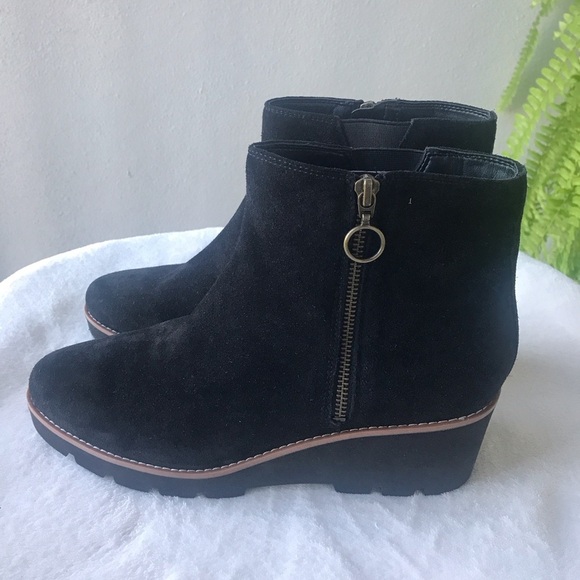 Vionic Hazal Black suede leather lug sole wedge Zip up Ankle booties Siz… - Picture 3 of 9